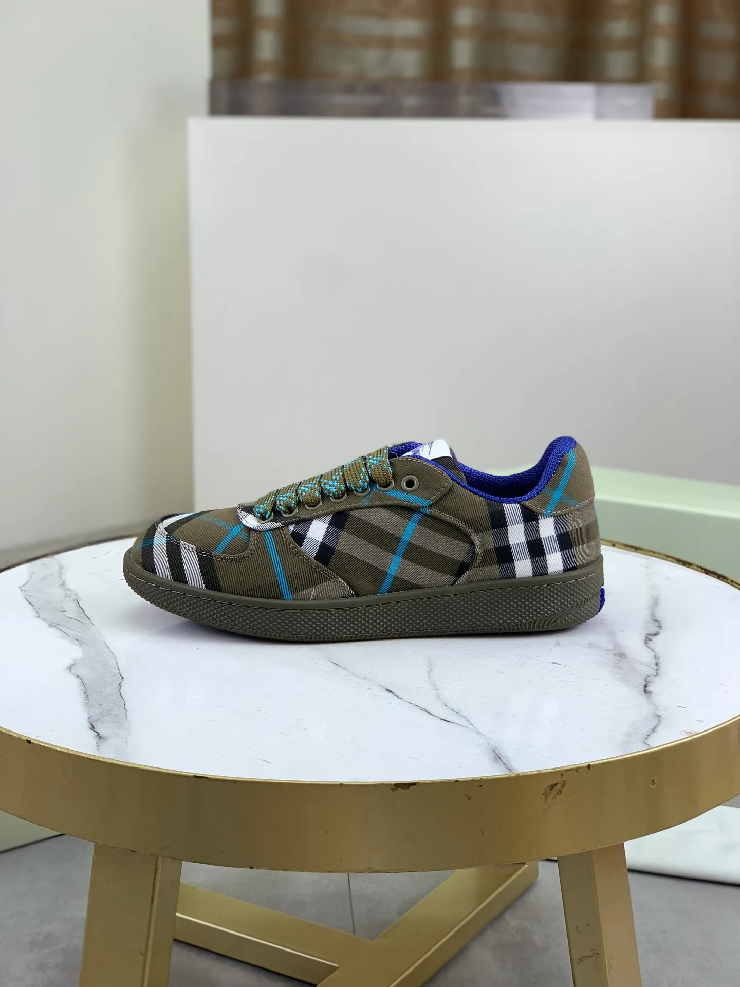 Factory price P580 [BURBERRY] Burberry - High-end quality original order - Upper: imported 🔝 original material - Inner: cowhide lining, feet; water-dyed cowhide - Outsole: ultra-light TPR rubber; two-color molded outsole - Super high quality control · Fine workmanship: highlighted (high-end, extravagance, grade) -Size: 38-46 (Male 38 46 can be customized) · Color: 5️⃣ colors available